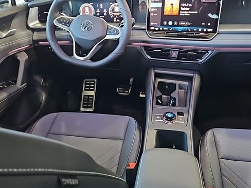 New 2026 Volkswagen Tiguan SE R-Line image 25