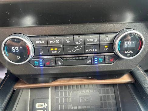 Certified 2019 Ford Expedition Platinum AWD/4WD image 37