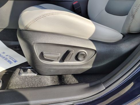 Used 2022 Toyota RAV4 XLE Premium AWD/4WD image 20