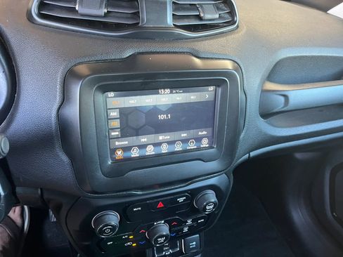 Used 2019 Jeep Renegade Altitude w/ Quick Order Package 2XM FWD image 10