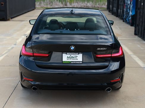 Used 2020 BMW 330i Sedan w/ Convenience Package RWD image 11