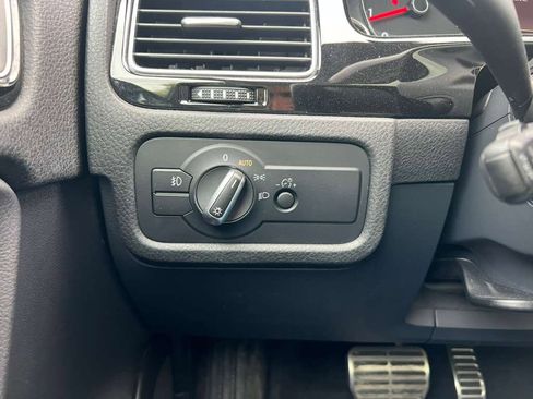 Used 2017 Volkswagen Touareg Wolfsburg Edition image 35