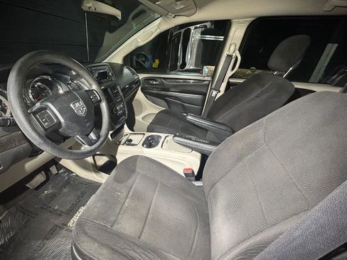Used 2012 Dodge Grand Caravan SXT image 9