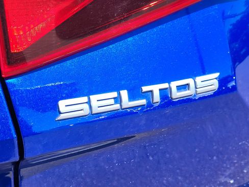Used 2023 Kia Seltos LX AWD/4WD image 7