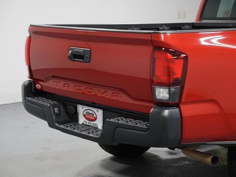 Used 2018 Toyota Tacoma SR RWD image 9