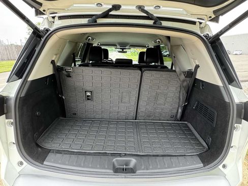 Used 2023 Nissan Pathfinder SL AWD/4WD image 38