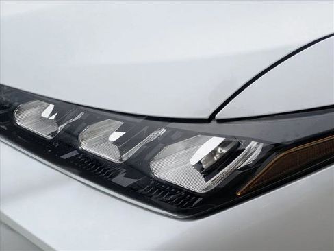 Used 2020 Toyota Avalon XSE w/ All Weather Liner Package image 9