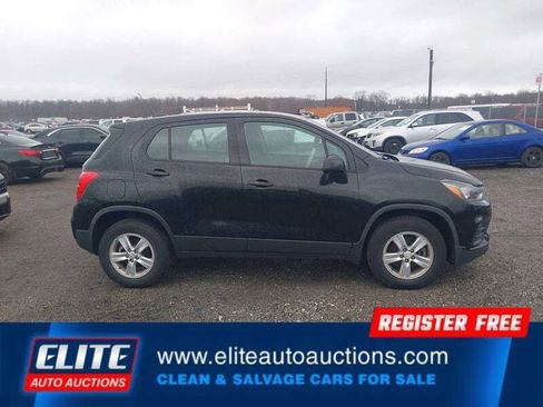 Used 2018 Chevrolet Trax LS image 26