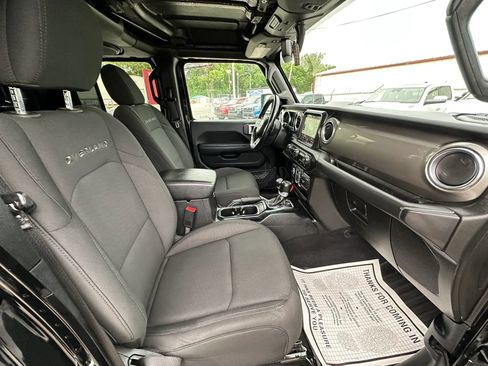 Used 2020 Jeep Gladiator Overland AWD/4WD image 13