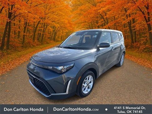 Used 2025 Kia Soul LX image 3