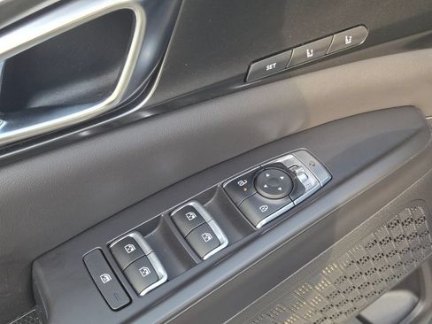 Used 2025 Kia Carnival SX w/ SX Dark Edition Package FWD image 15