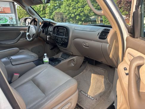 Used 2007 Toyota Sequoia SR5 AWD/4WD image 15