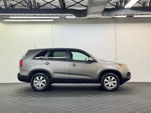 Used 2013 Kia Sorento LX image 8