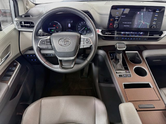 Used 2022 Toyota Sienna XLE w/ XLE Plus Package FWD image 31