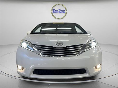 Used 2017 Toyota Sienna Limited Premium AWD/4WD image 7