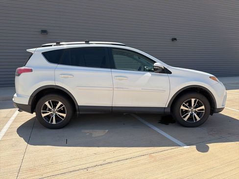 Used 2016 Toyota RAV4 XLE FWD image 2