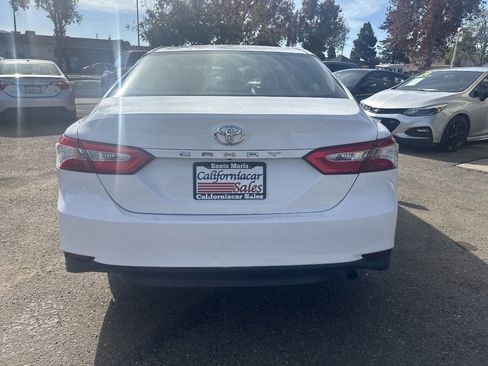Used 2018 Toyota Camry LE image 9