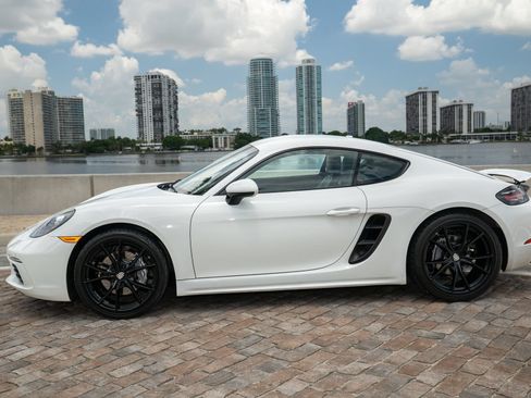 Used 2018 Porsche 718 Cayman RWD image 6
