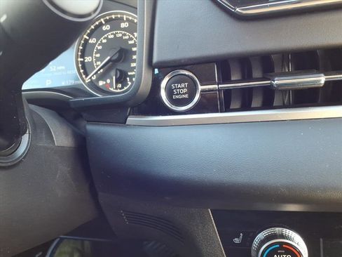 Used 2024 Mitsubishi Outlander AWD image 15