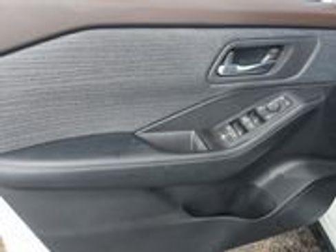 Used 2023 Nissan Rogue SV image 11