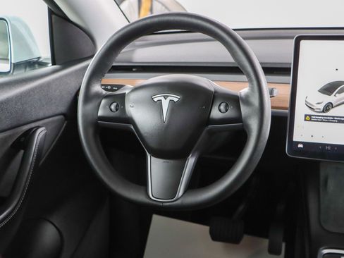 Used 2021 Tesla Model Y Long Range image 12
