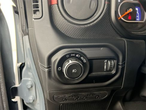 Used 2024 Jeep Wrangler Unlimited Rubicon w/ XTREMEE 35" Tire Package image 17