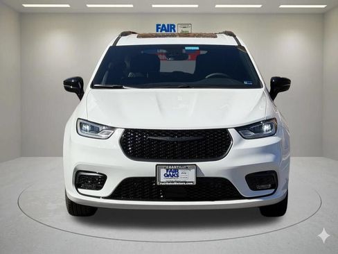 New 2026 Chrysler Pacifica Select w/ S Appearance Package FWD image 3