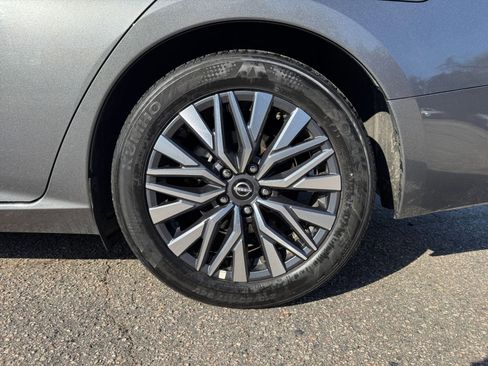 Used 2025 Nissan Altima 2.5 SV image 24