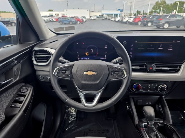 Used 2024 Chevrolet TrailBlazer LT w/ LT Cold Weather Package AWD/4WD image 21