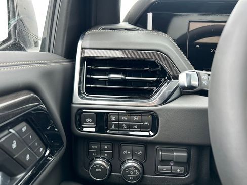 New 2026 GMC Yukon XL Elevation w/ Elevation Premium Package image 21