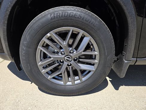 Used 2023 Nissan Rogue S AWD/4WD image 9