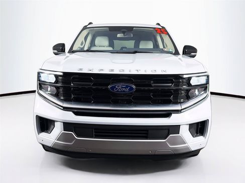 Used 2025 Ford Expedition Platinum AWD/4WD image 6
