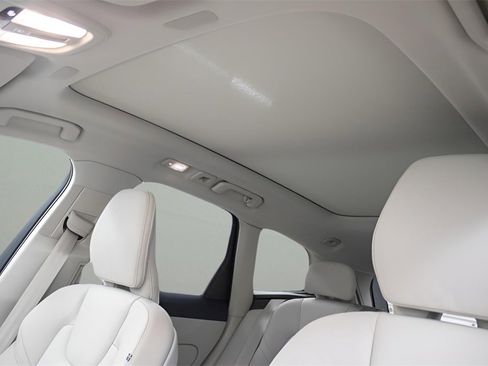 Certified 2025 Volvo XC60 B5 Plus w/ Protection Package Premier image 29