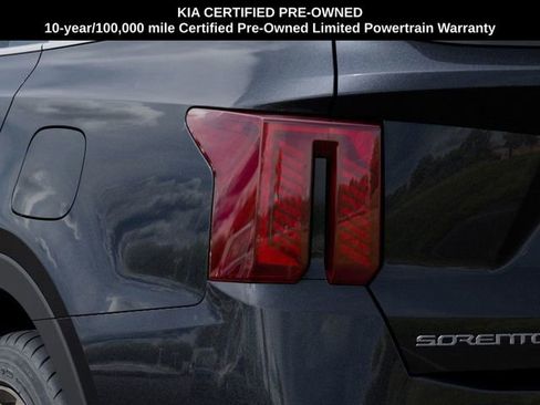 Certified 2025 Kia Sorento SX FWD image 11