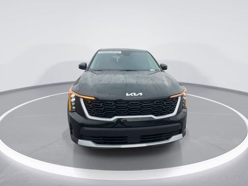 Used 2025 Kia Sorento LX image 3