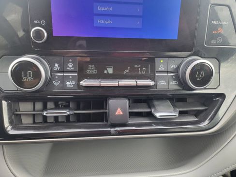 Used 2024 Toyota Highlander LE AWD/4WD image 25