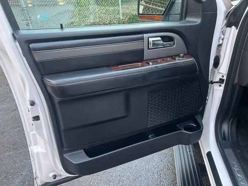 Used 2016 Ford Expedition Platinum image 9