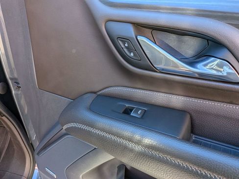 Used 2021 GMC Yukon Denali w/ Denali Premium Package image 30