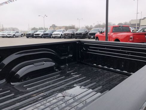 Used 2024 RAM 2500 Tradesman w/ Chrome Appearance Group image 9