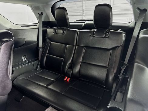 Used 2024 Ford Explorer Limited AWD/4WD image 11