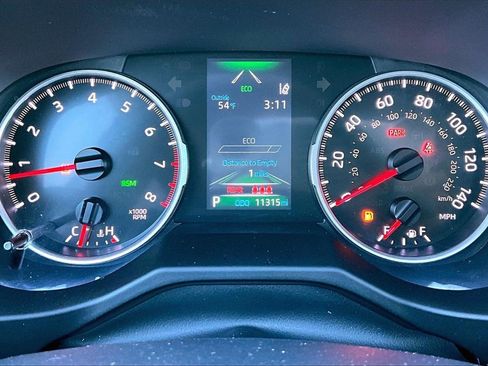 Used 2022 Toyota RAV4 XLE image 18