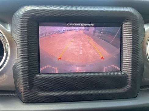 Used 2020 Jeep Wrangler Unlimited Sahara AWD/4WD image 16