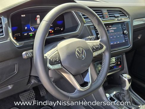 Used 2023 Volkswagen Tiguan SE w/ Panoramic Sunroof Package FWD image 23