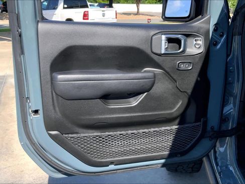 Used 2024 Jeep Gladiator Mojave w/ Technology Group AWD/4WD image 20
