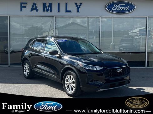 Used 2023 Ford Escape Active image 1