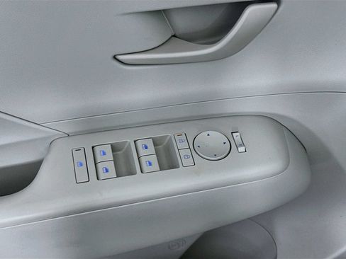 Used 2025 Hyundai Kona SEL AWD/4WD image 18
