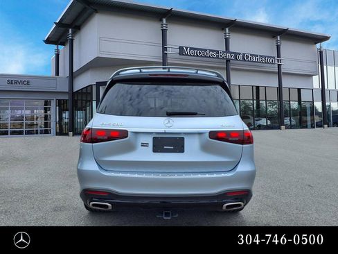 Used 2025 Mercedes-Benz GLS 580 4MATIC image 4