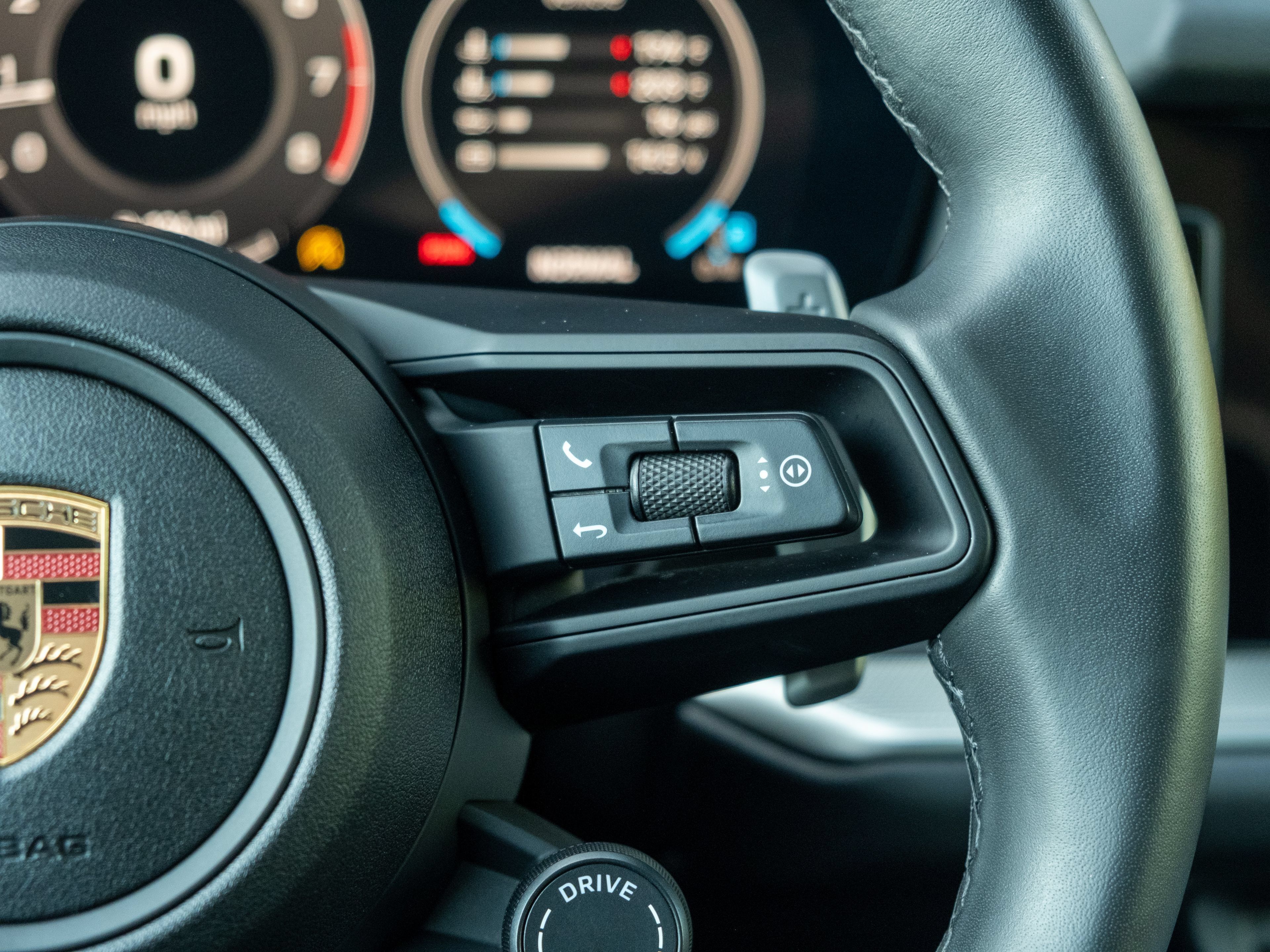 Certified 2025 Porsche Cayenne AWD/4WD image 22