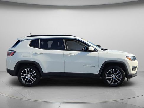 Used 2020 Jeep Compass Latitude FWD image 9