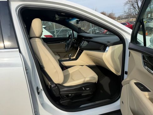 Used 2017 Cadillac XT5 FWD image 12